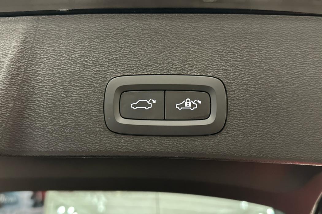 VOLVO XC40 2023