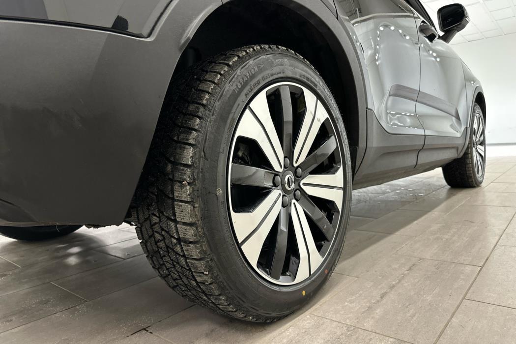 VOLVO XC40 2023