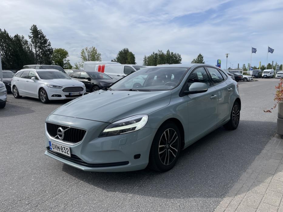 VOLVO V40 2017