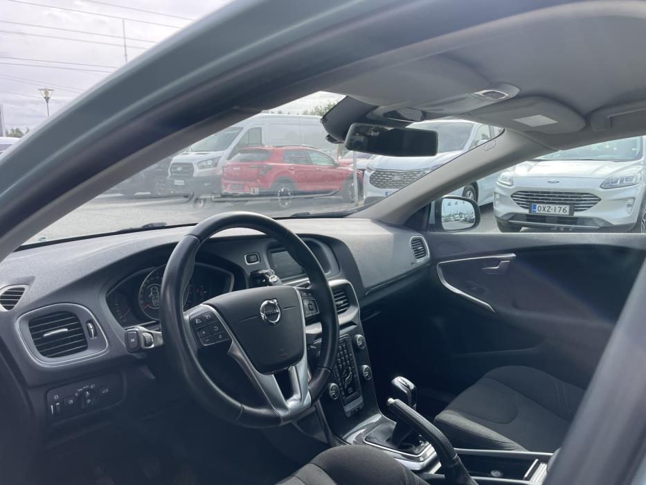 VOLVO V40 2017