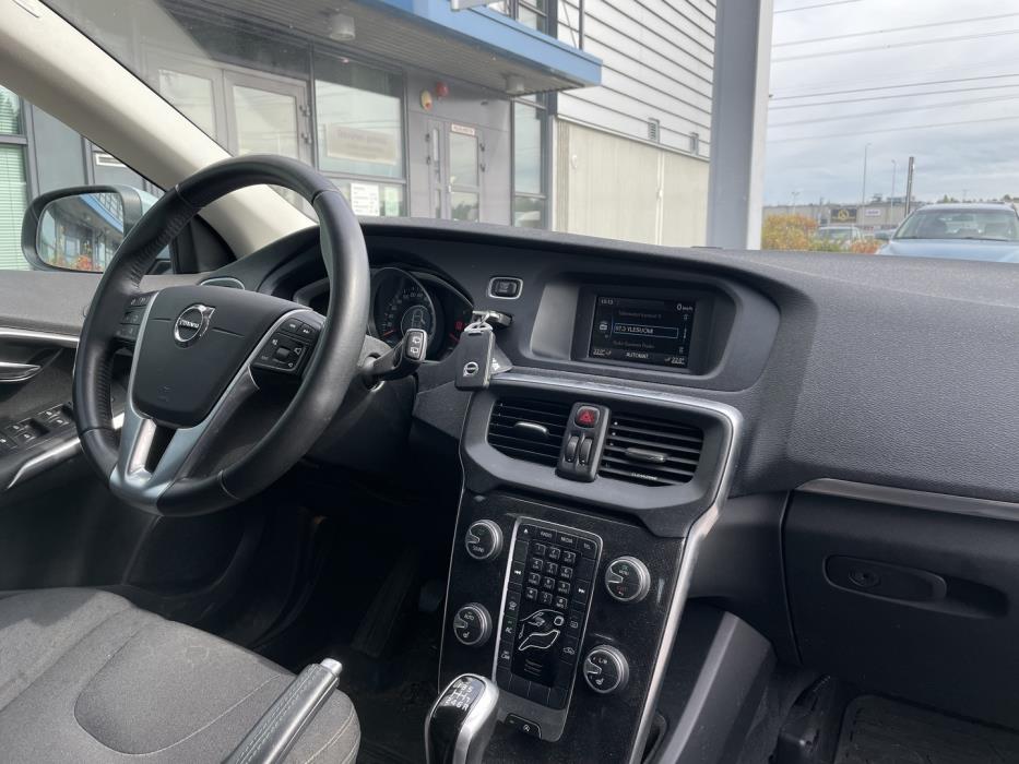VOLVO V40 2017