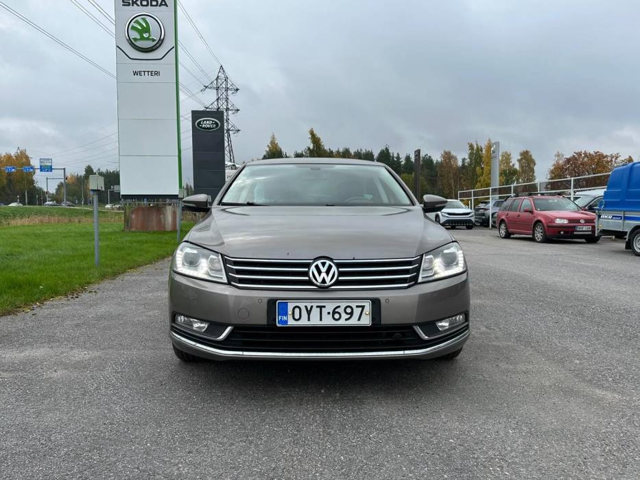 VOLKSWAGEN Passat 2011