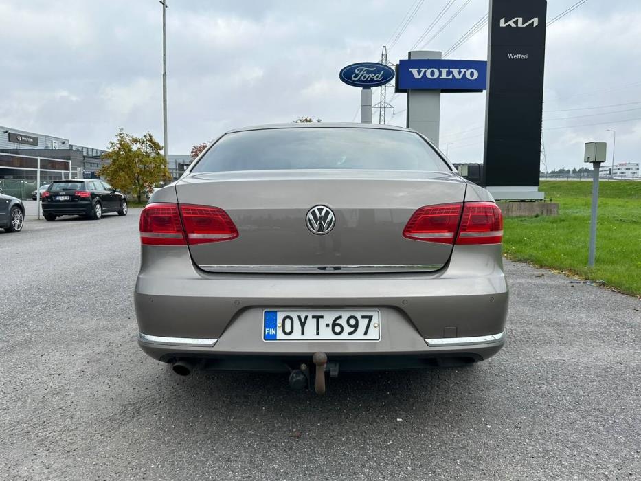 VOLKSWAGEN Passat 2011