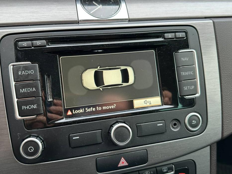 VOLKSWAGEN Passat 2011