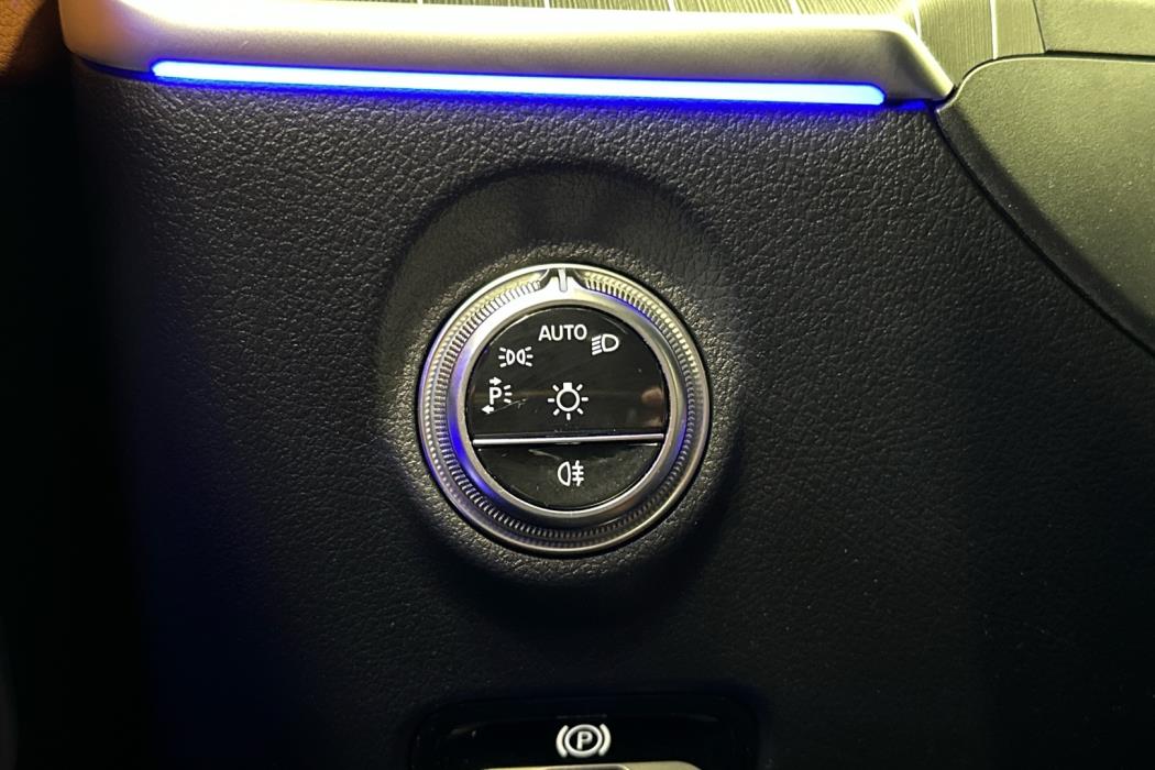 MERCEDES-BENZ C 2023
