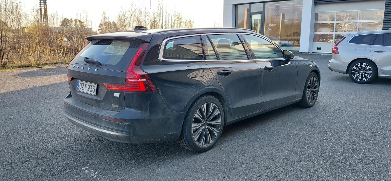 VOLVO V60 2023