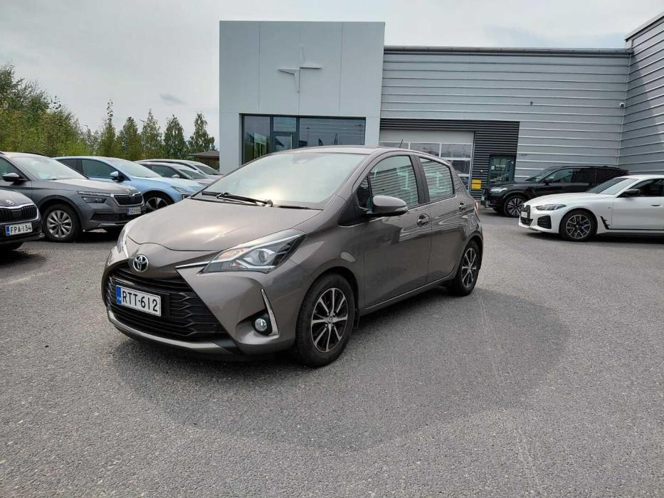 TOYOTA Yaris 2018