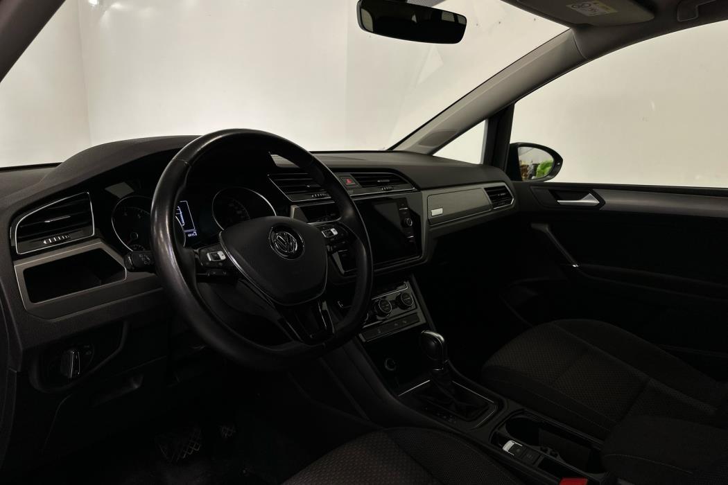 VOLKSWAGEN TOURAN 2018