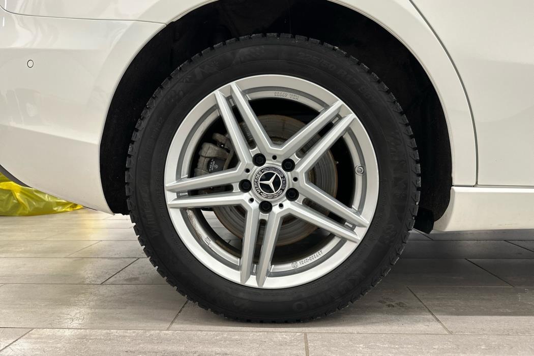 MERCEDES-BENZ A 2021