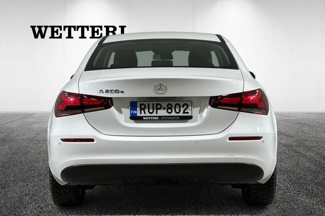 MERCEDES-BENZ A 2021