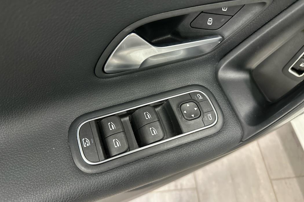 MERCEDES-BENZ A 2021