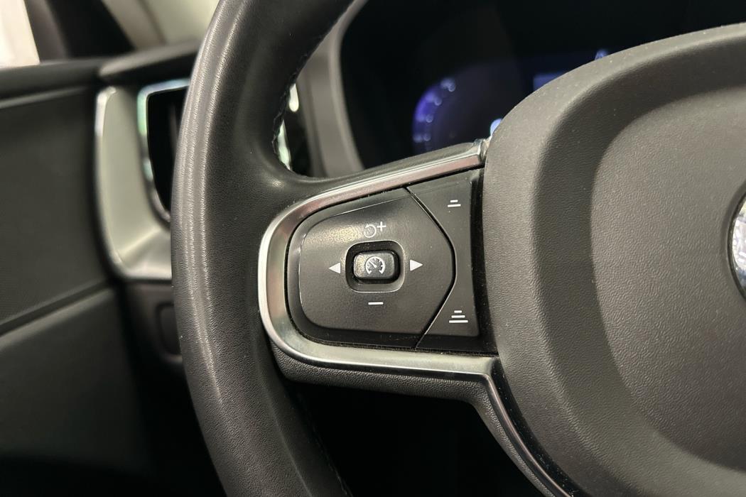VOLVO XC60 2023