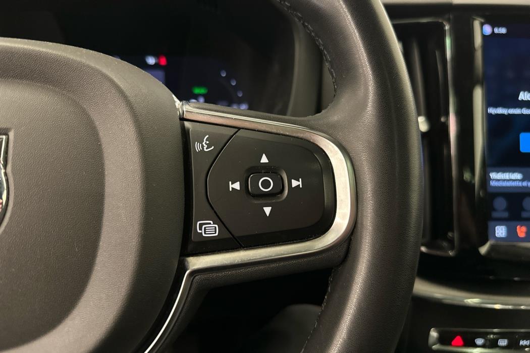 VOLVO XC60 2023
