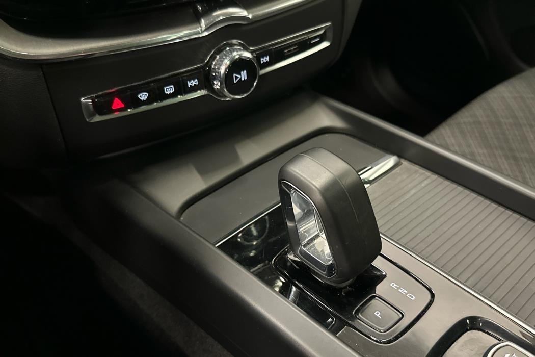 VOLVO XC60 2023