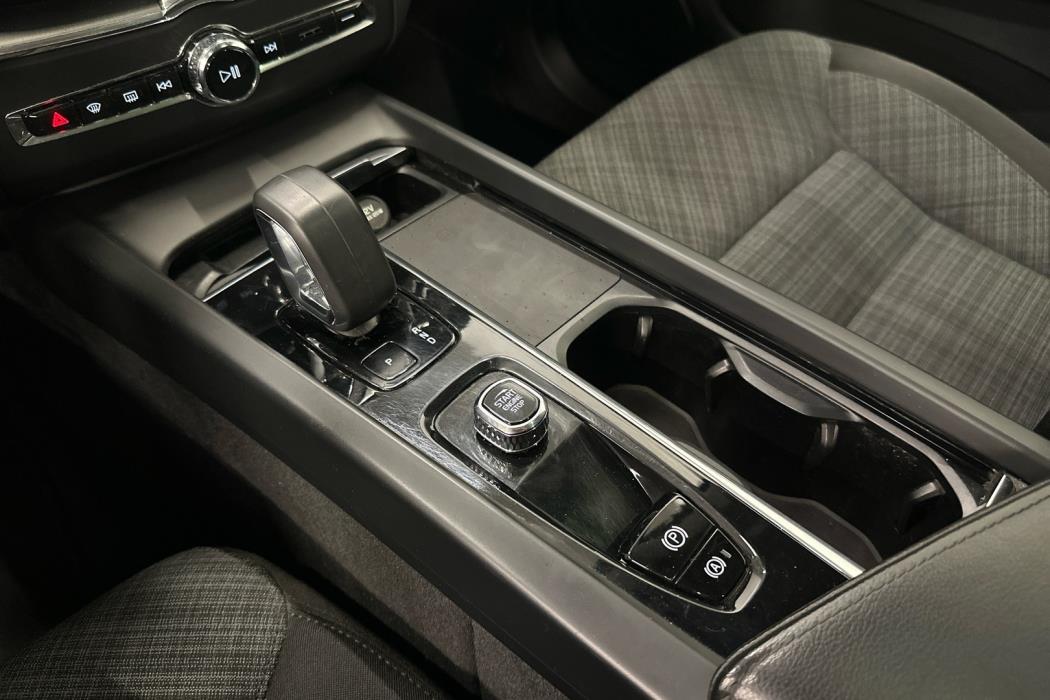 VOLVO XC60 2023