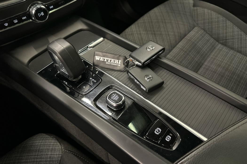 VOLVO XC60 2023