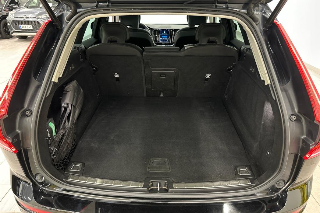 VOLVO XC60 2023