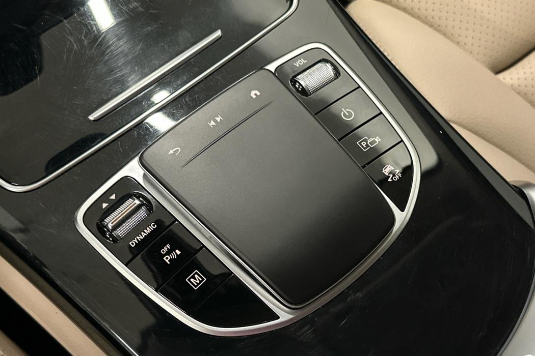 MERCEDES-BENZ GLC 2021