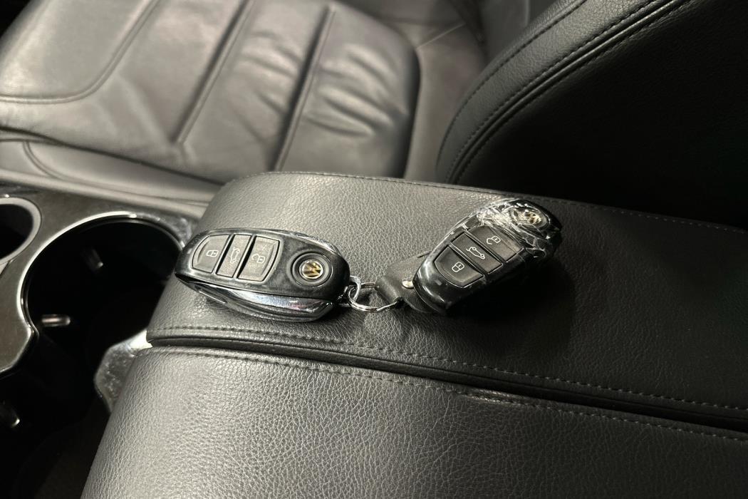 VOLKSWAGEN Touareg 2014