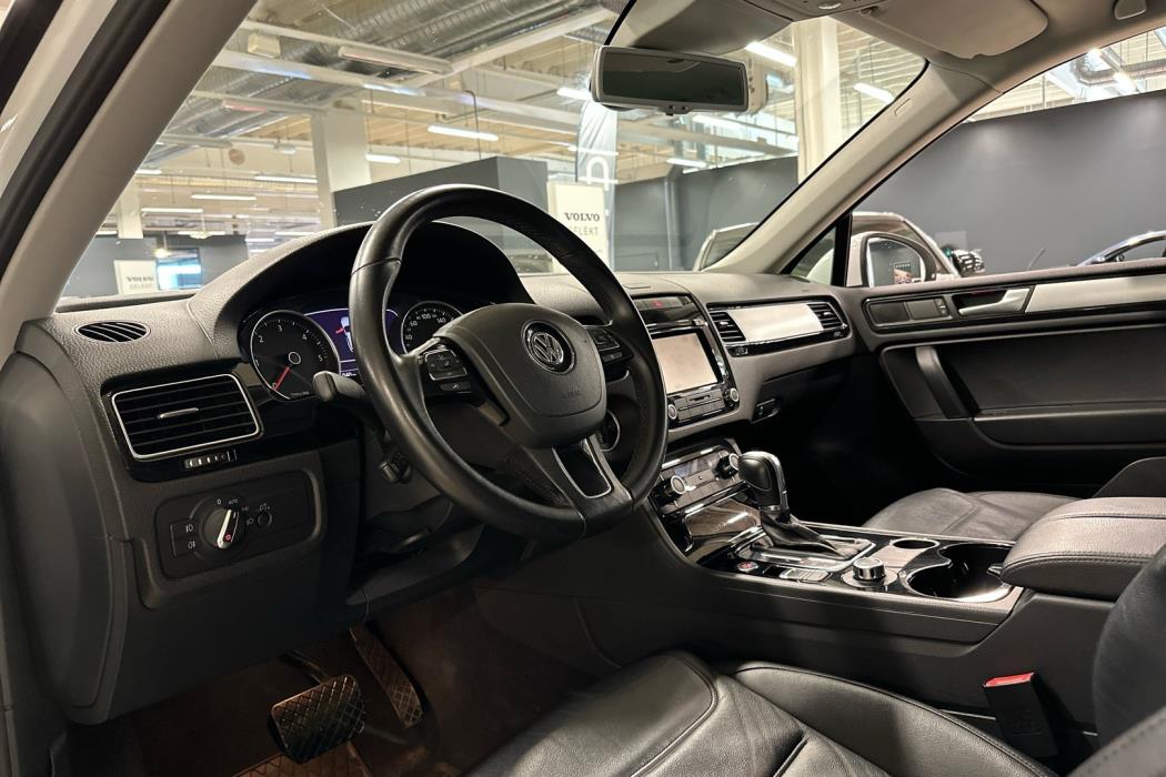 VOLKSWAGEN Touareg 2014