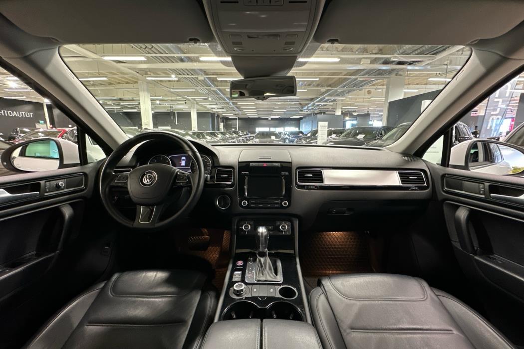 VOLKSWAGEN Touareg 2014
