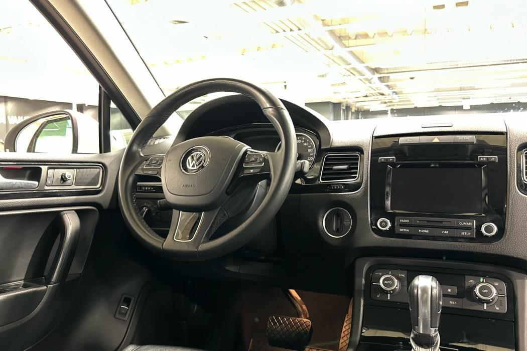 VOLKSWAGEN Touareg 2014