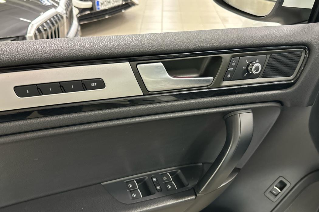 VOLKSWAGEN Touareg 2014