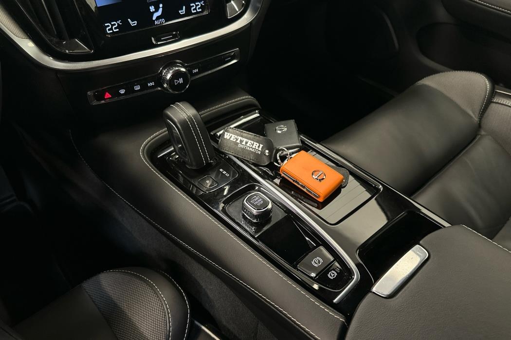 VOLVO V60 2022