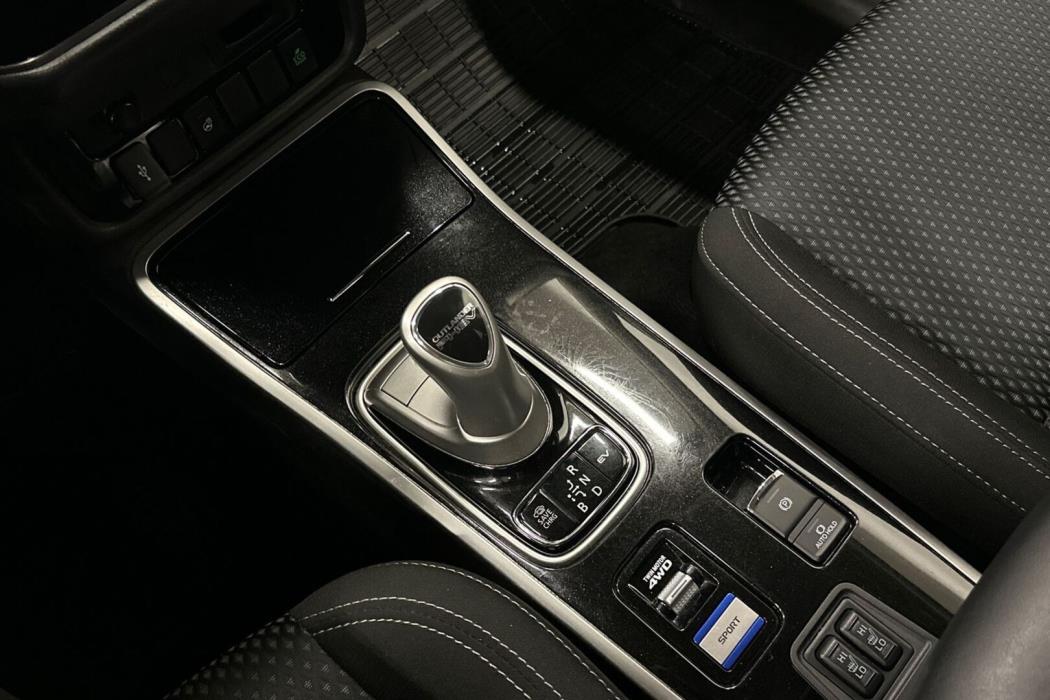 MITSUBISHI Outlander PHEV 2020