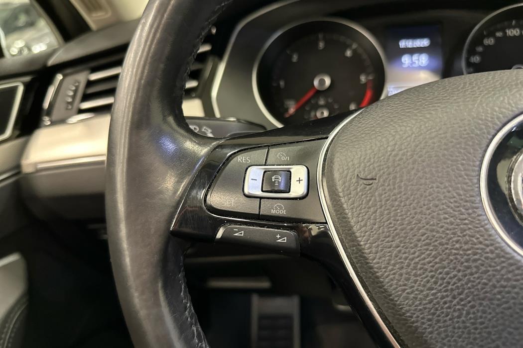 VOLKSWAGEN Passat 2016