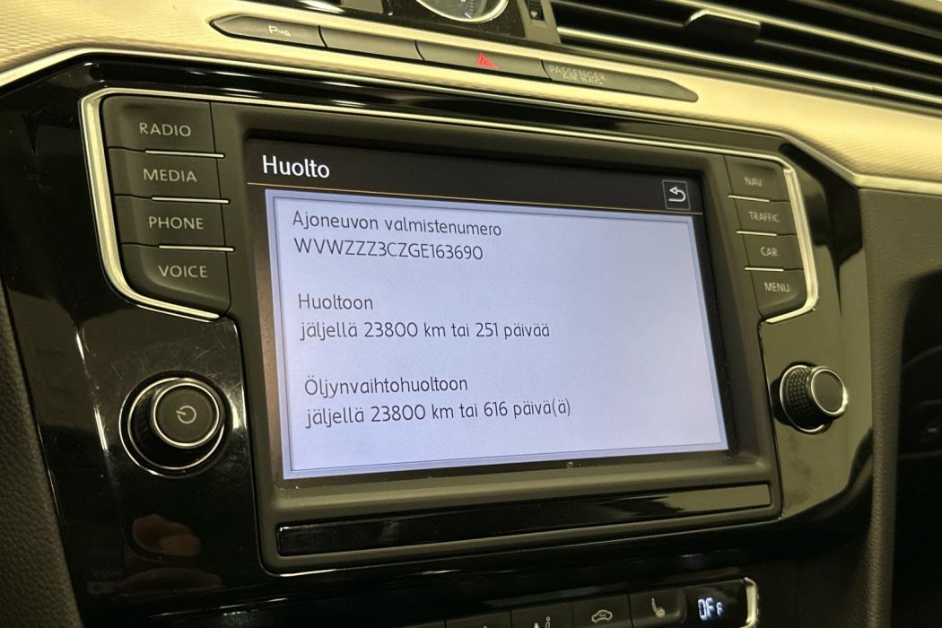 VOLKSWAGEN Passat 2016