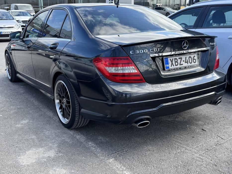 MERCEDES-BENZ C 2011