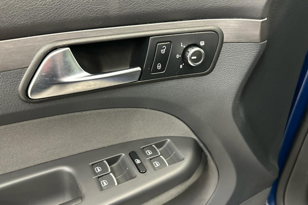 VOLKSWAGEN Touran 2011