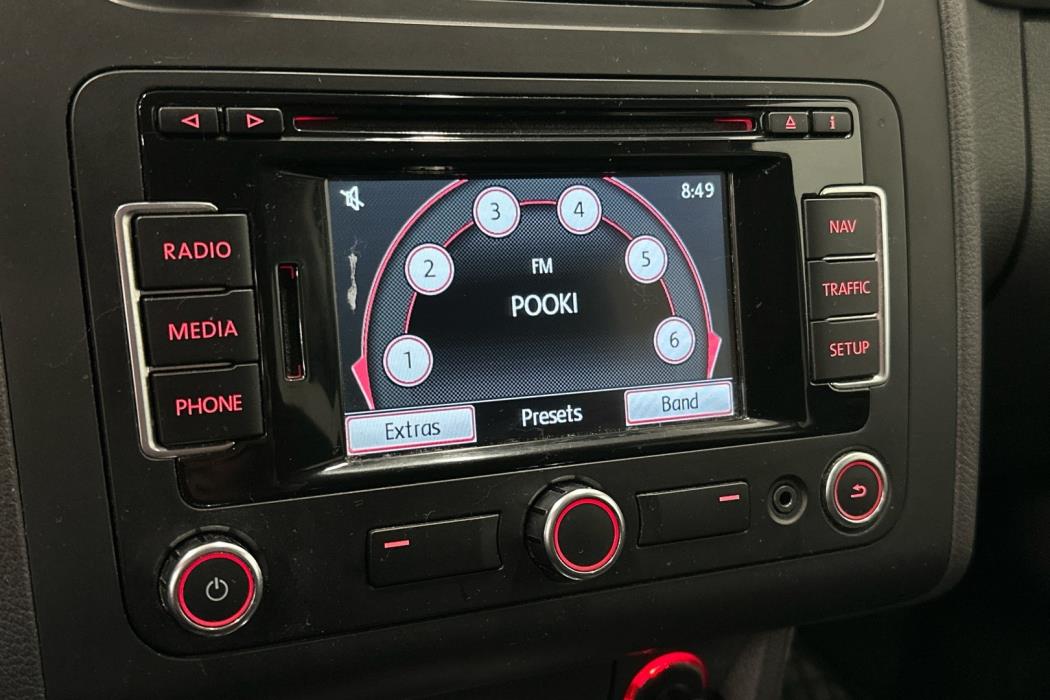 VOLKSWAGEN Touran 2011