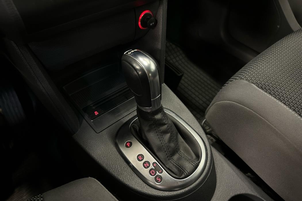 VOLKSWAGEN Touran 2011