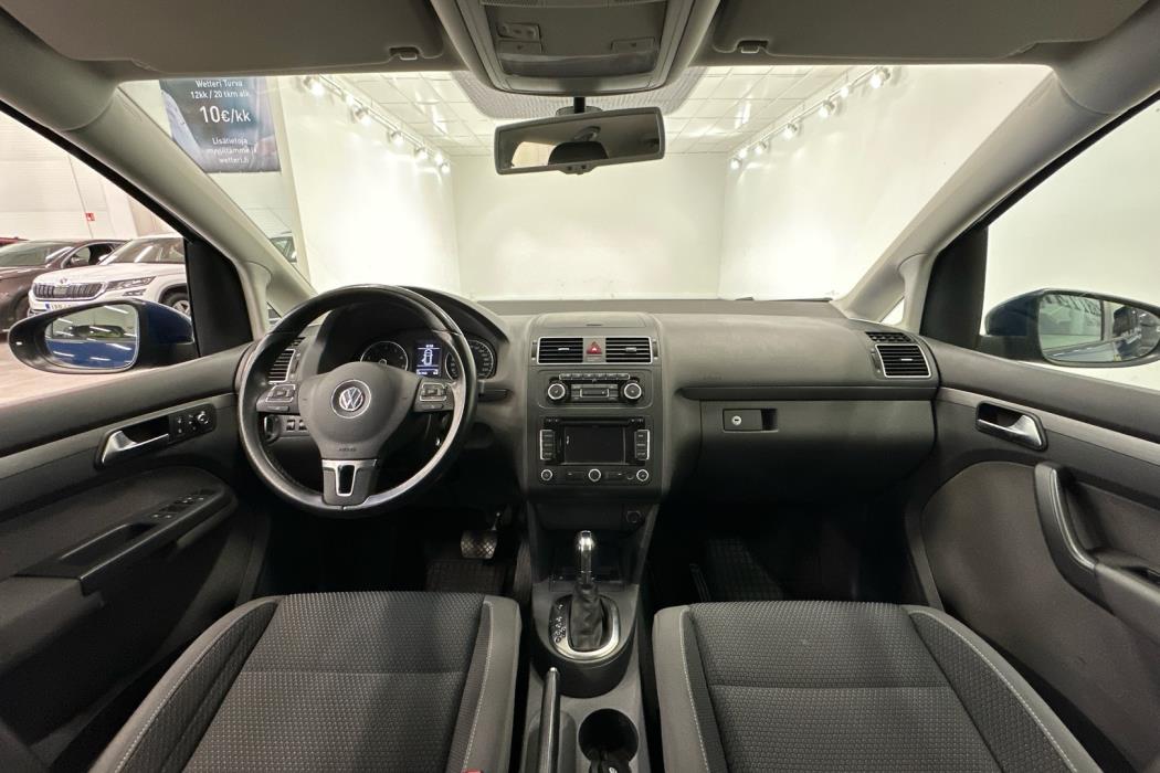 VOLKSWAGEN Touran 2011
