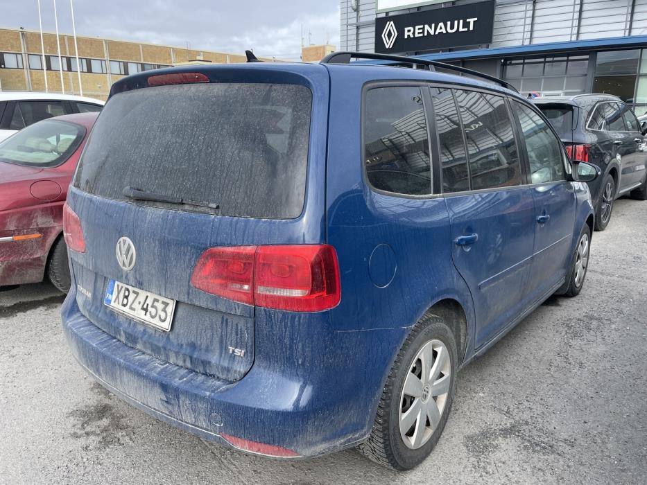 VOLKSWAGEN Touran 2011