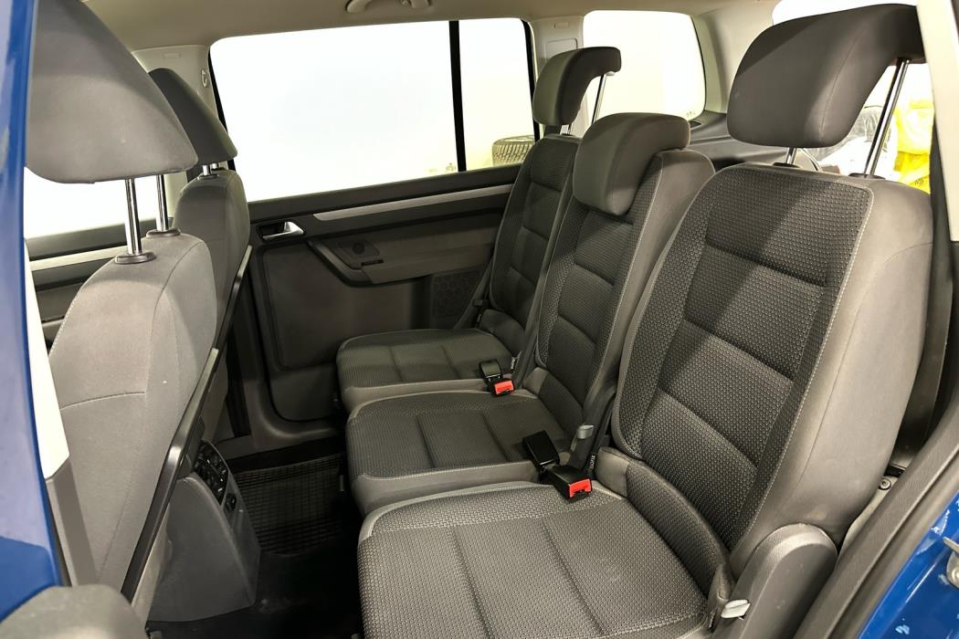 VOLKSWAGEN Touran 2011