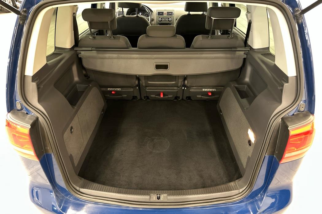 VOLKSWAGEN Touran 2011