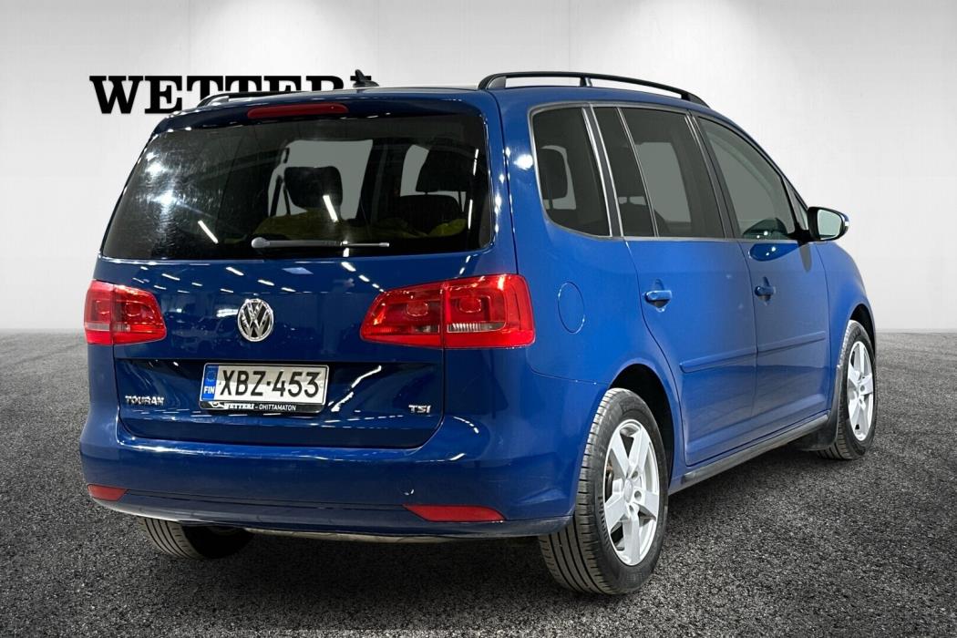 VOLKSWAGEN Touran 2011