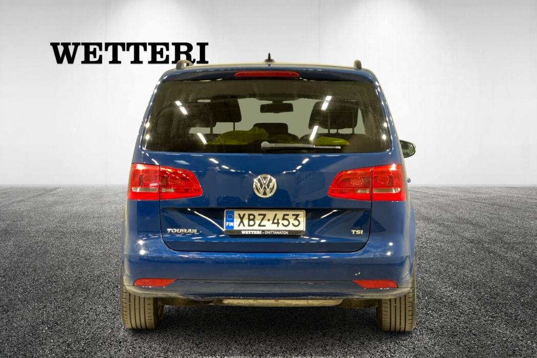 VOLKSWAGEN Touran 2011