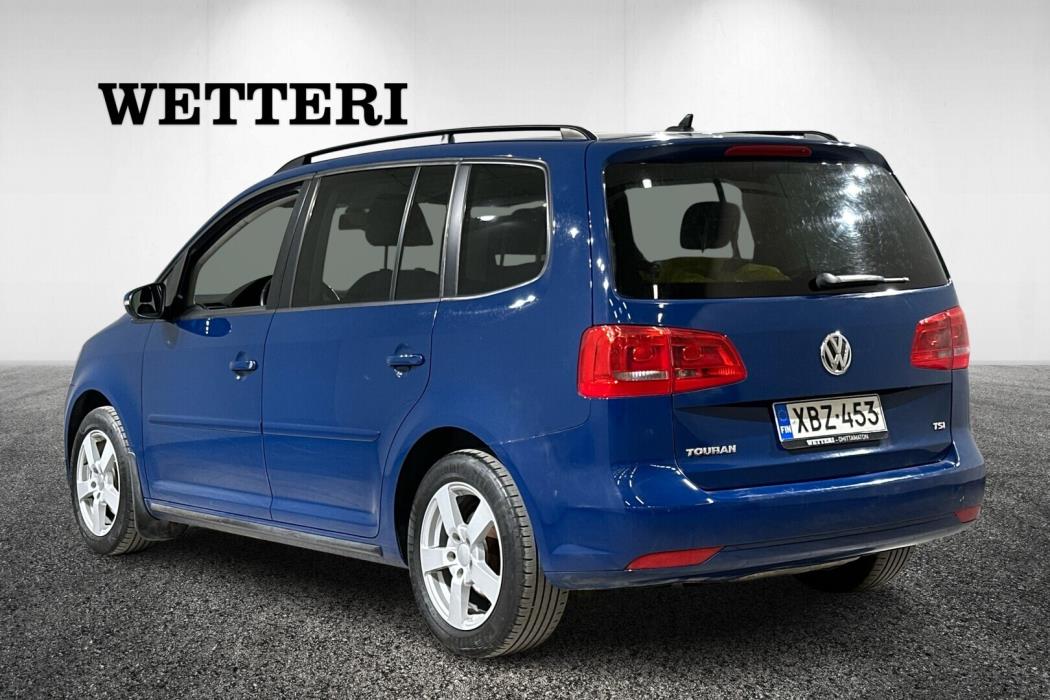 VOLKSWAGEN Touran 2011