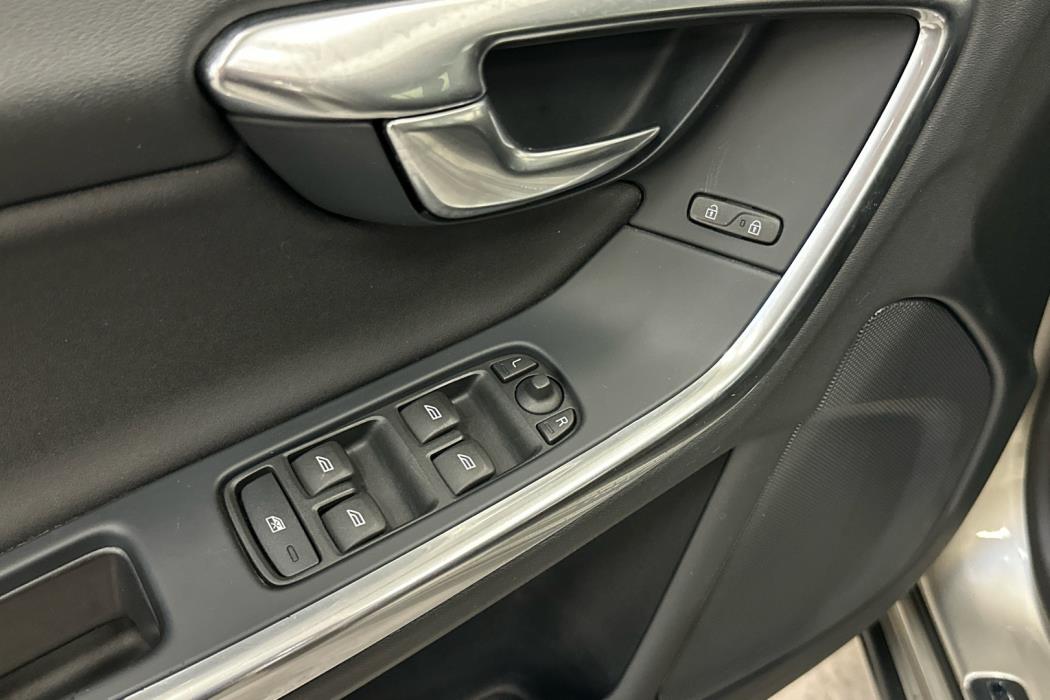 VOLVO S60 2012