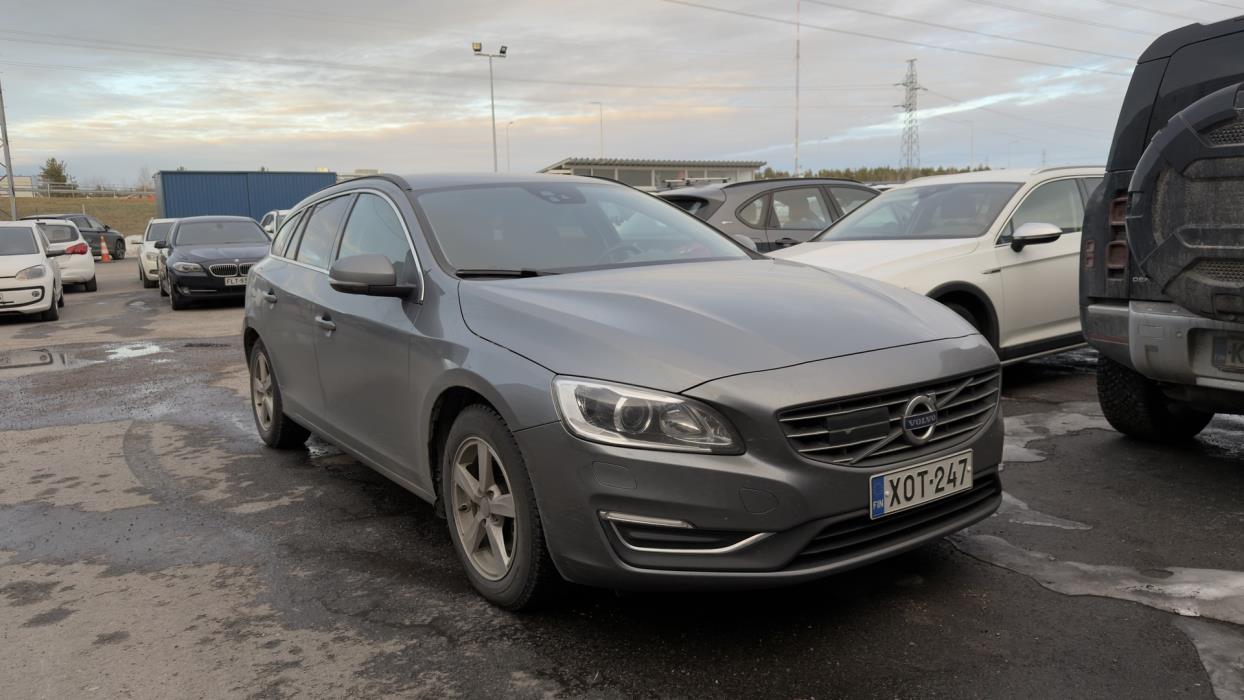 VOLVO V60 2015