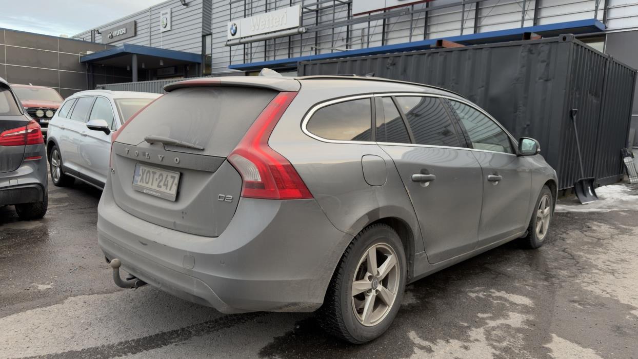 VOLVO V60 2015