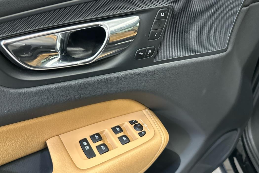 VOLVO XC60 2018