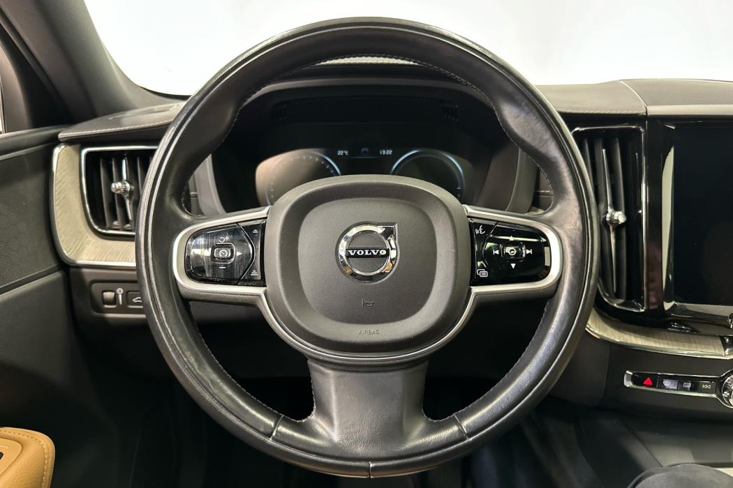 VOLVO XC60 2018
