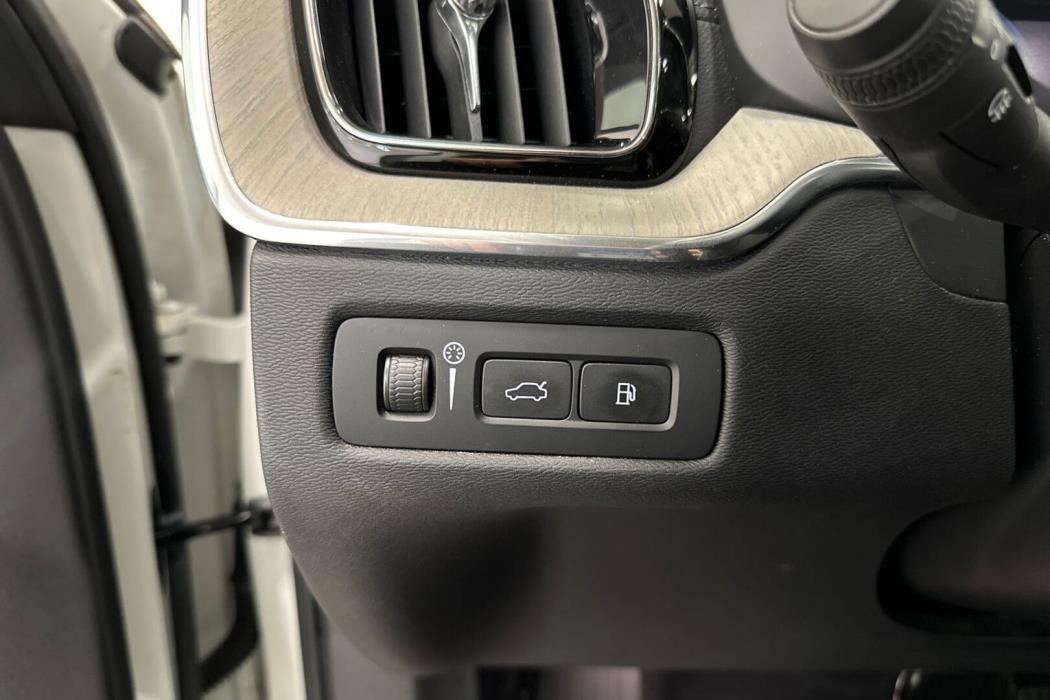 VOLVO XC60 2021