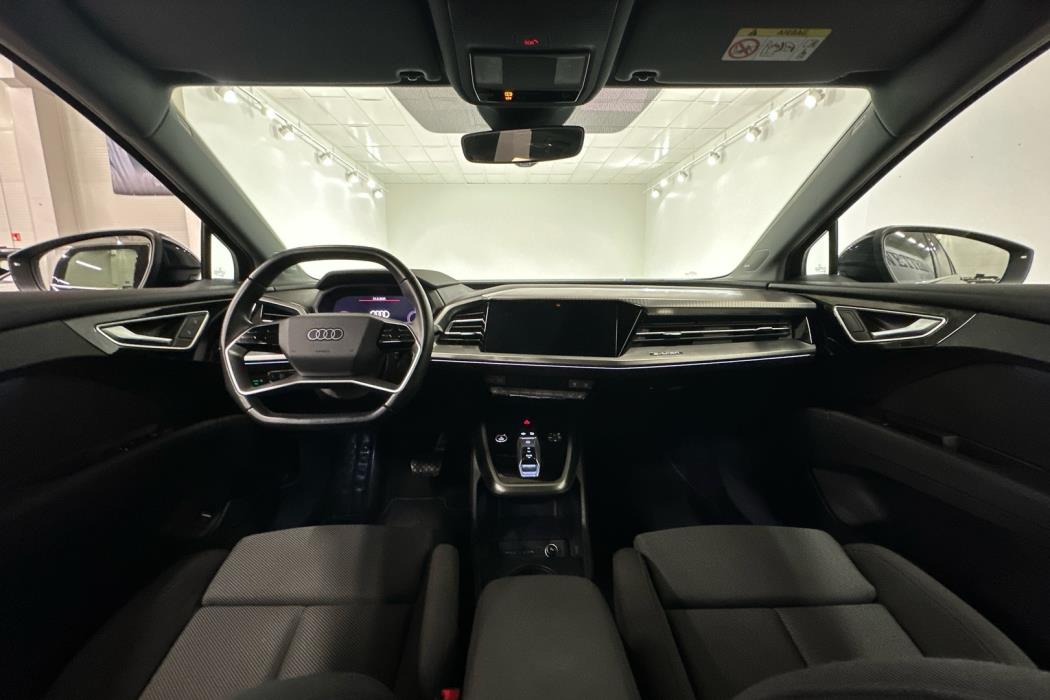 AUDI Q4 e-tron 2021