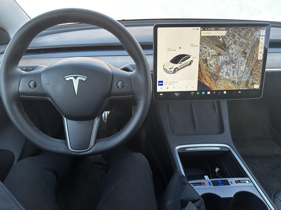 TESLA Model 3 2021
